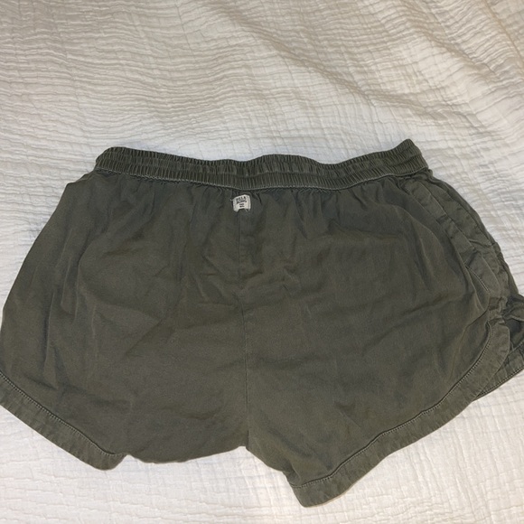 Green Billabong shorts - Picture 2 of 3